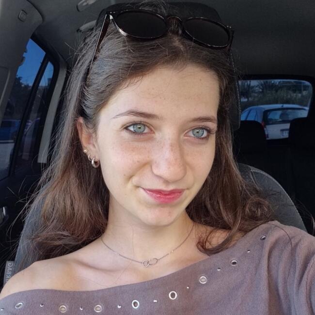 Babysitter in Saint-Estève: Chloé