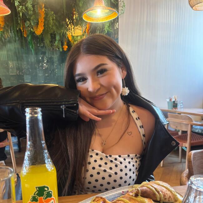 Babysitter in Tempe: Valerie