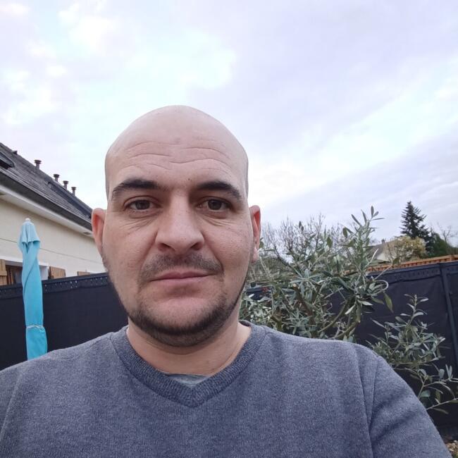 Babysitting job in Grez-Neuville: Romuald