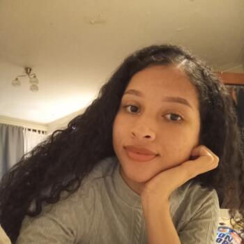 Babysitter in Ixelles-Elsene: Karina