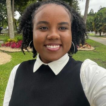 Babysitter in Curitiba: Thalita