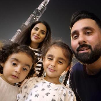 وظيفة جليسة أطفال في إمارة الشارقة: Zahe