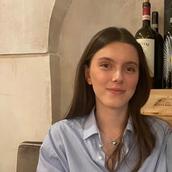 Babysitter in Paris: Clara