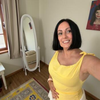 Babysitter in Shepparton: Cathy