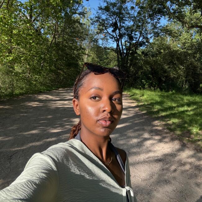 Babysitter in Bou (Centre-Val de Loire): Ange christa