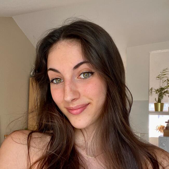 Babysitter in Neuilly-sur-Seine: Emeline
