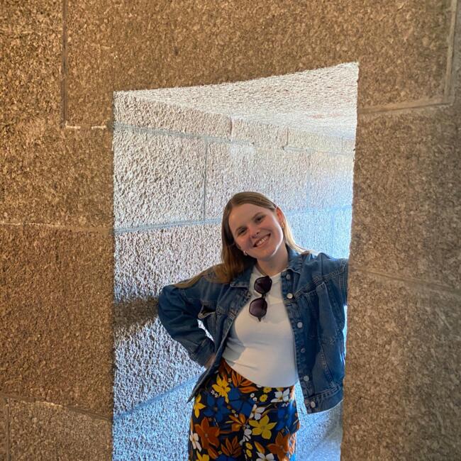 Babysitter in Coëtmieux: Jade