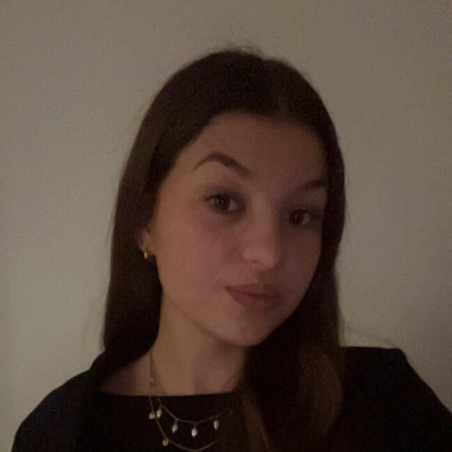 Babysitter in Hyères: Julia