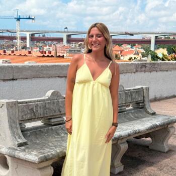 Babysitter in Lisbon: Adriana