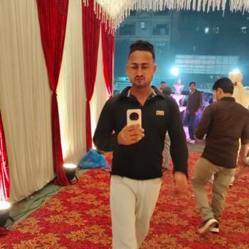 बम्बई में बेबीसिटर: Atik