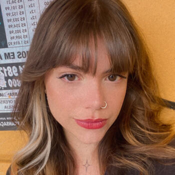 Babysitter in Brasília: Julia