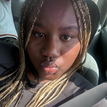 Babysitter in San Bernardino: Emonie