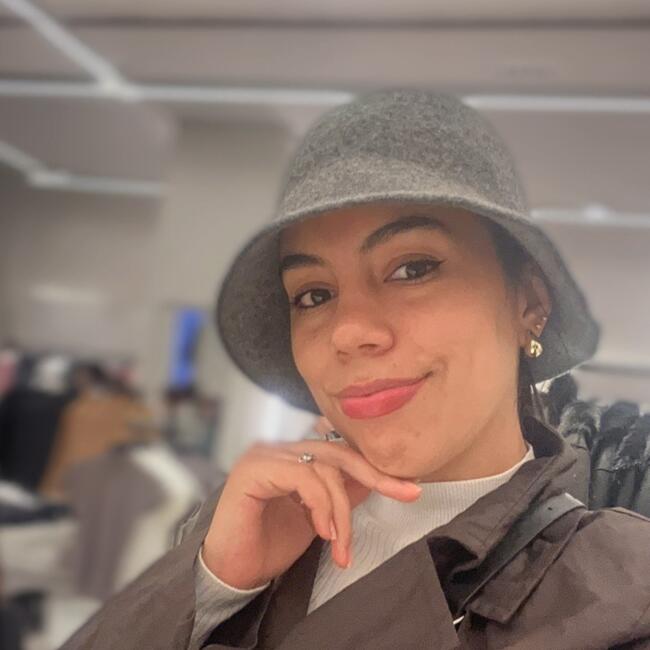 Nanny in Bilbao: LUCERO