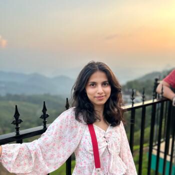 हैदराबाद में बेबीसिटर: SHIVANI