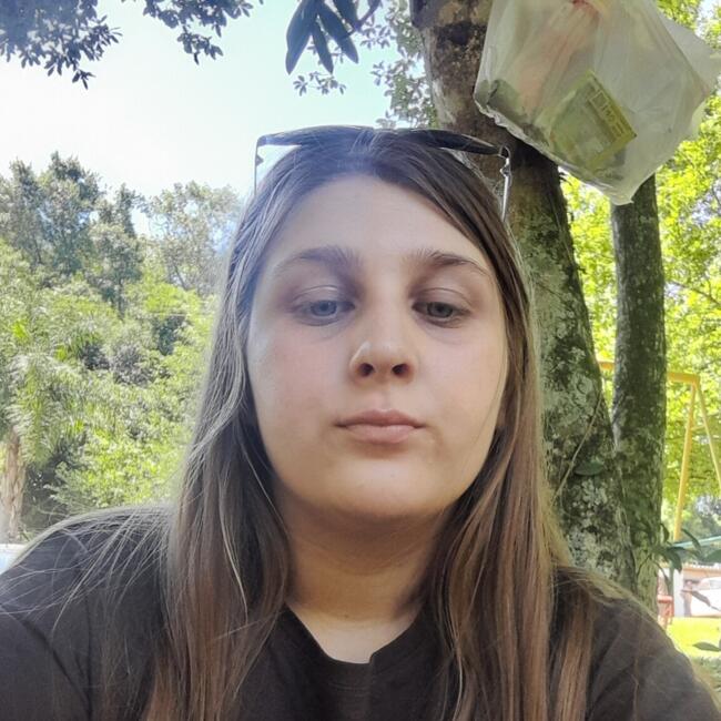 Babysitter in Estrela (Estrela): Camily