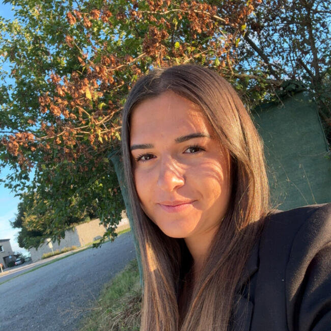 Babysitter in Saint-Christo-en-Jarez: Eloise