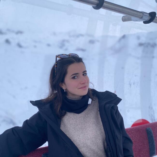 Babysitter in Paris: Margaux