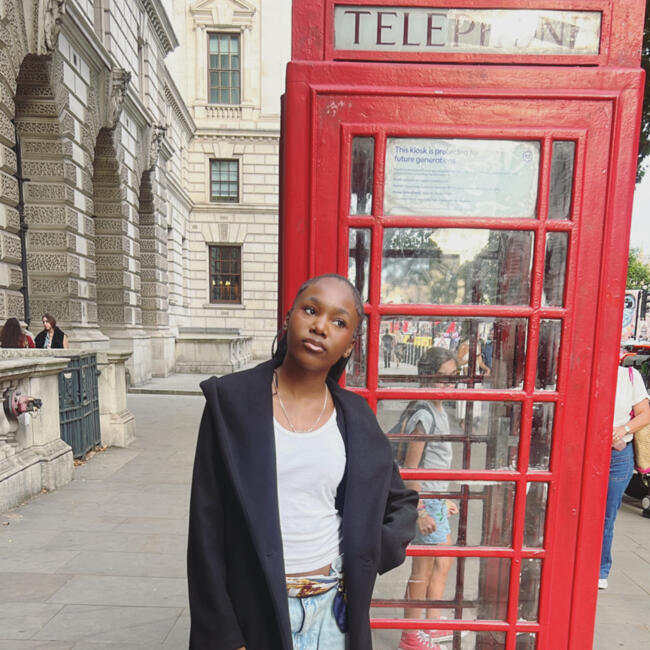 Babysitter in London: Nissiel