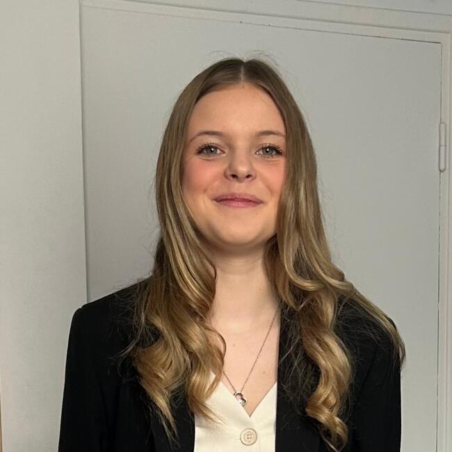 Babysitter in Bormes-les-Mimosas: Eva