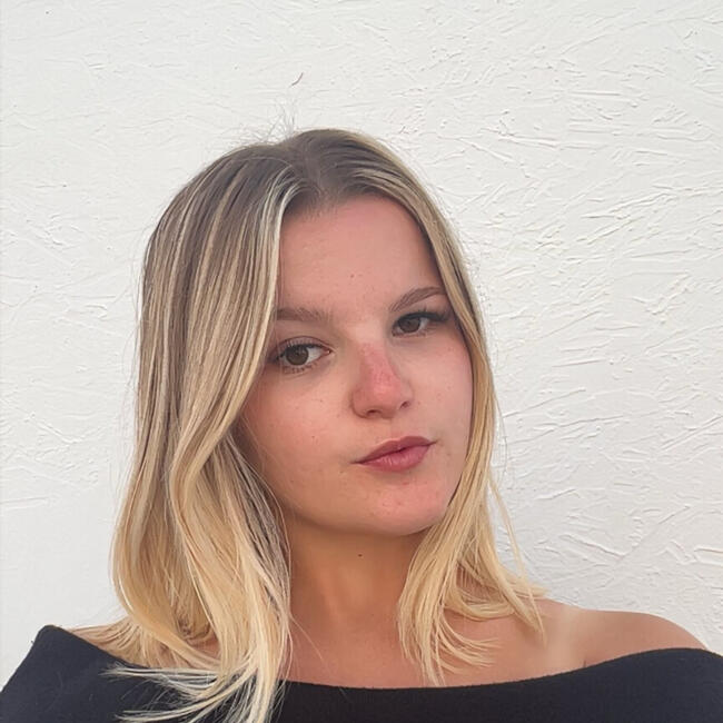 Babysitter in Rouen: Justine