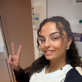 Babysitter in Tours: Chirine