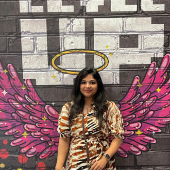 جليسة أطفال الوكرة: Lakshmi