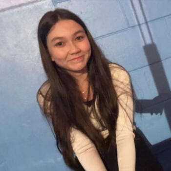 Babysitter in Weybridge: Coral