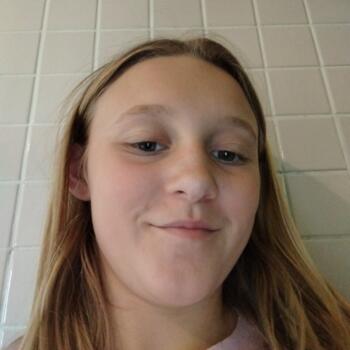 Baby-sitter Edmonton: Hailey