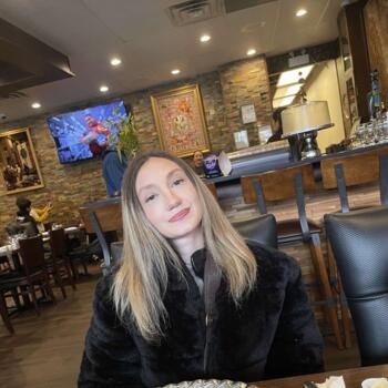 Baby-sitter in Burnaby: Hana