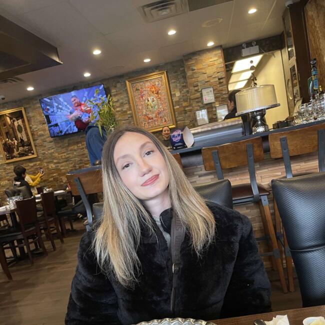 Baby-sitter in Burnaby: Hana