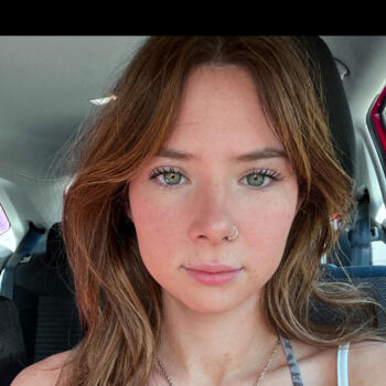 Babysitter in Masterton: Leah