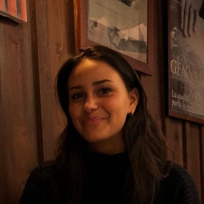 Babysitter in Courbevoie: Catalyna