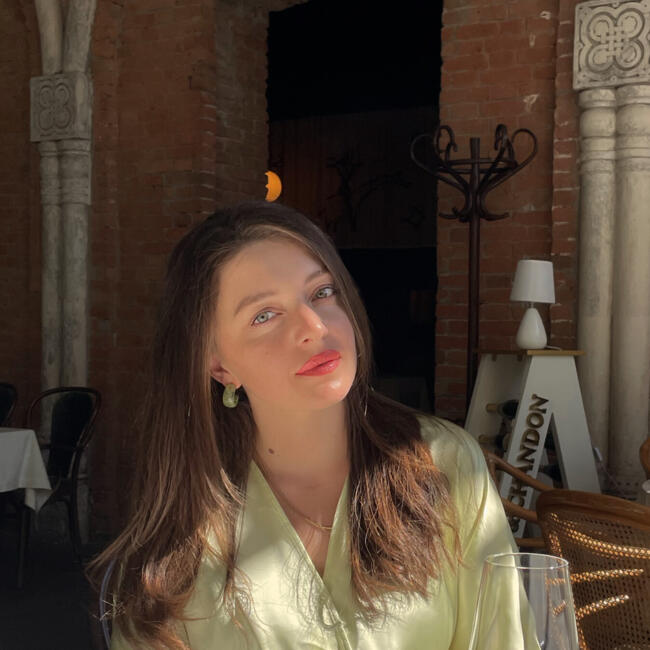 Babysitter in Bordeaux: Vika