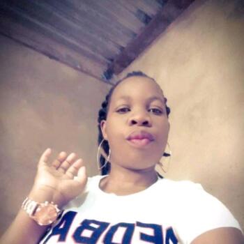 Babysitter in Reiger Park: Mpume