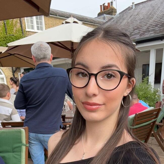 Babysitter in Barnet: Lili