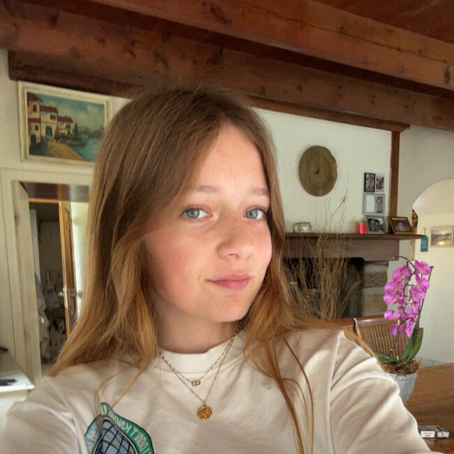 Babysitter in Saint-Planchers: Adélie