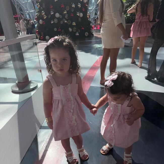 وظيفة جليسة أطفال في Jazīrat Abū Z̧aby: Olivia