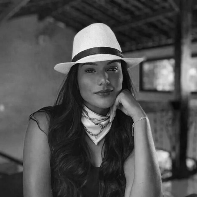 Babysitter in Patos de Minas: Laura Helena