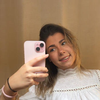 Babysitter in Hénonville: Alice