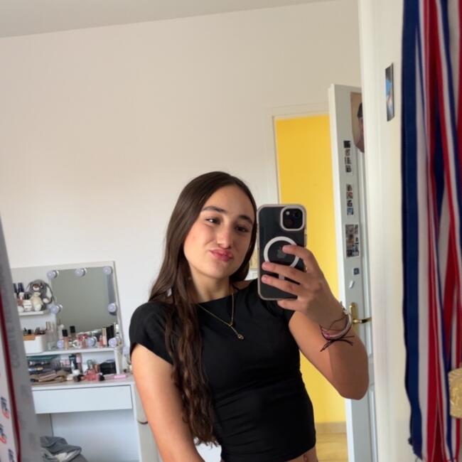 Babysitter in Ouveillan: Anais