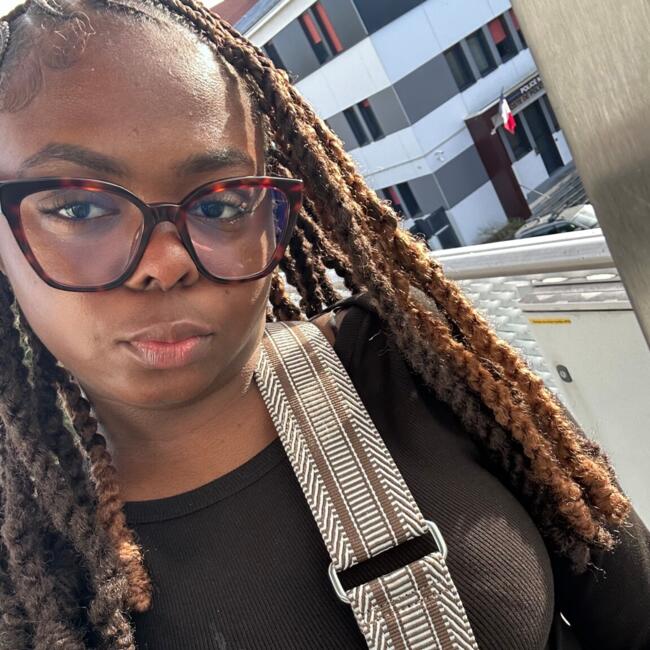 Babysitter in Courbevoie: Marie