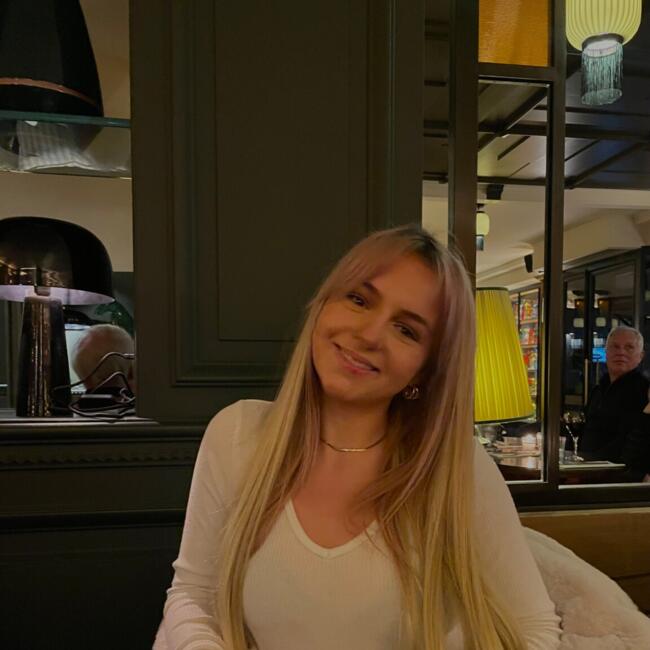 Babysitter in Les Pavillons-sous-Bois: Charlotte