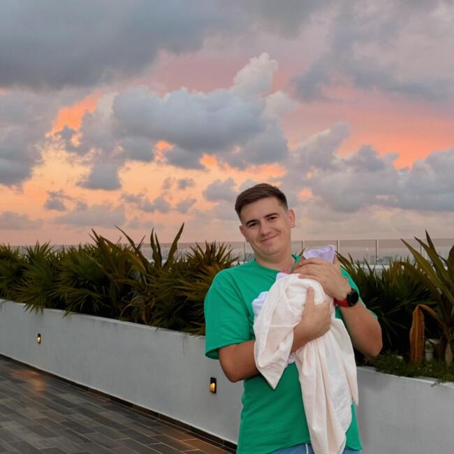 Babysitting job in Cancún: Eric