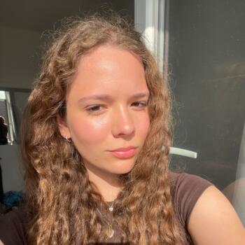 Babysitter in Sint-Pieters-Leeuw: Clara