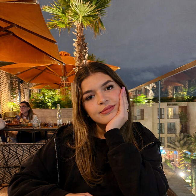 Babysitter in Rennes: Anna