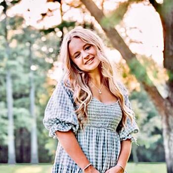 Babysitter in Santa Rosa Beach: Bella