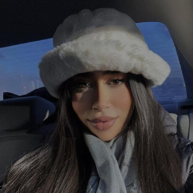 Baby-sitter in Vanier: Mouna