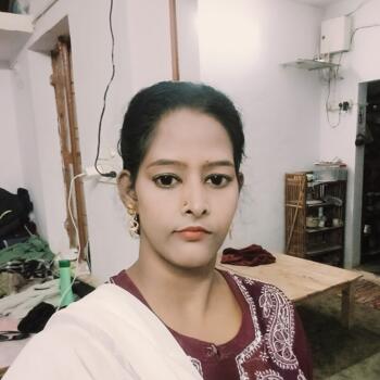 Babysitter in Lucknow: Hina