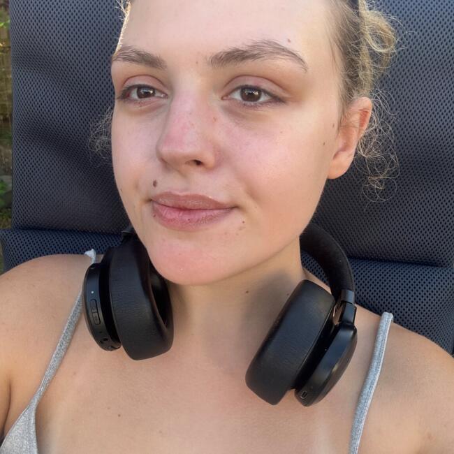 Babysitter in Hoei: Emelyne