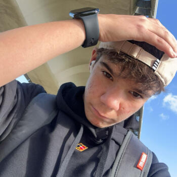 Babysitter in Saint-Brieuc: Yael